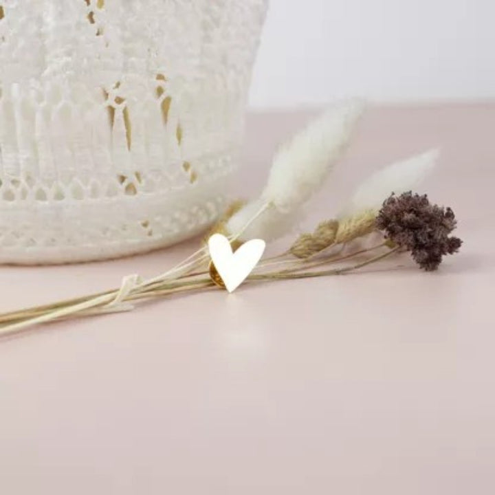 Pin's cœur doré en laiton accessoire de mode élégant