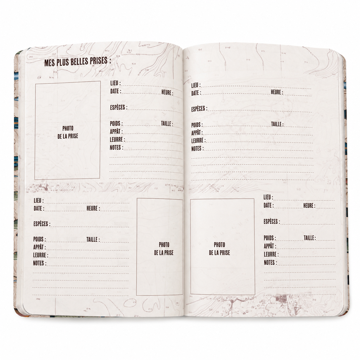 Carnet de pêche ouvert avec aperçu des pages à compléter